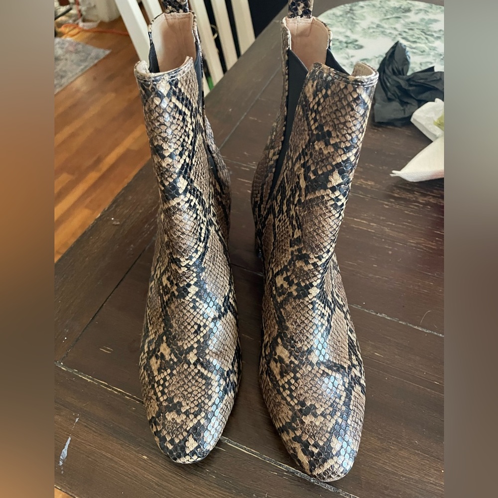 Cute ankle boots 8.5 size